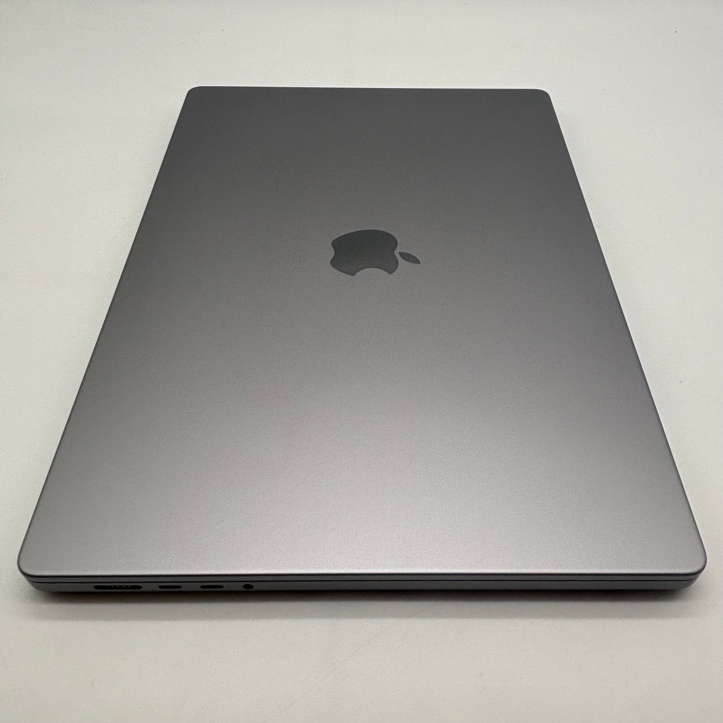 2021 Apple MacBook Pro 16" M1 Max 24 Core 3.2GHz 32GB RAM 1TB SSD A2485