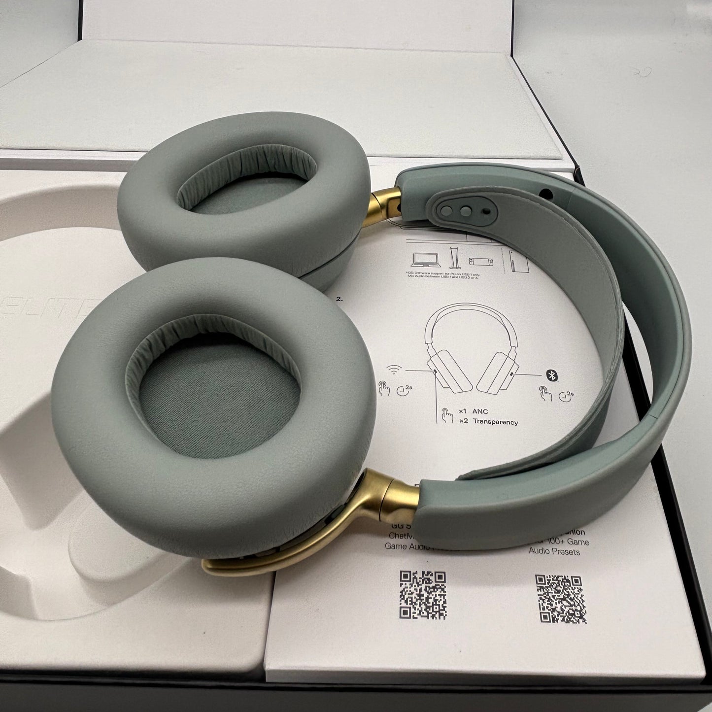 SteelSeries Arctis Nova Elite Hi-Res Wireless Gaming Headset 