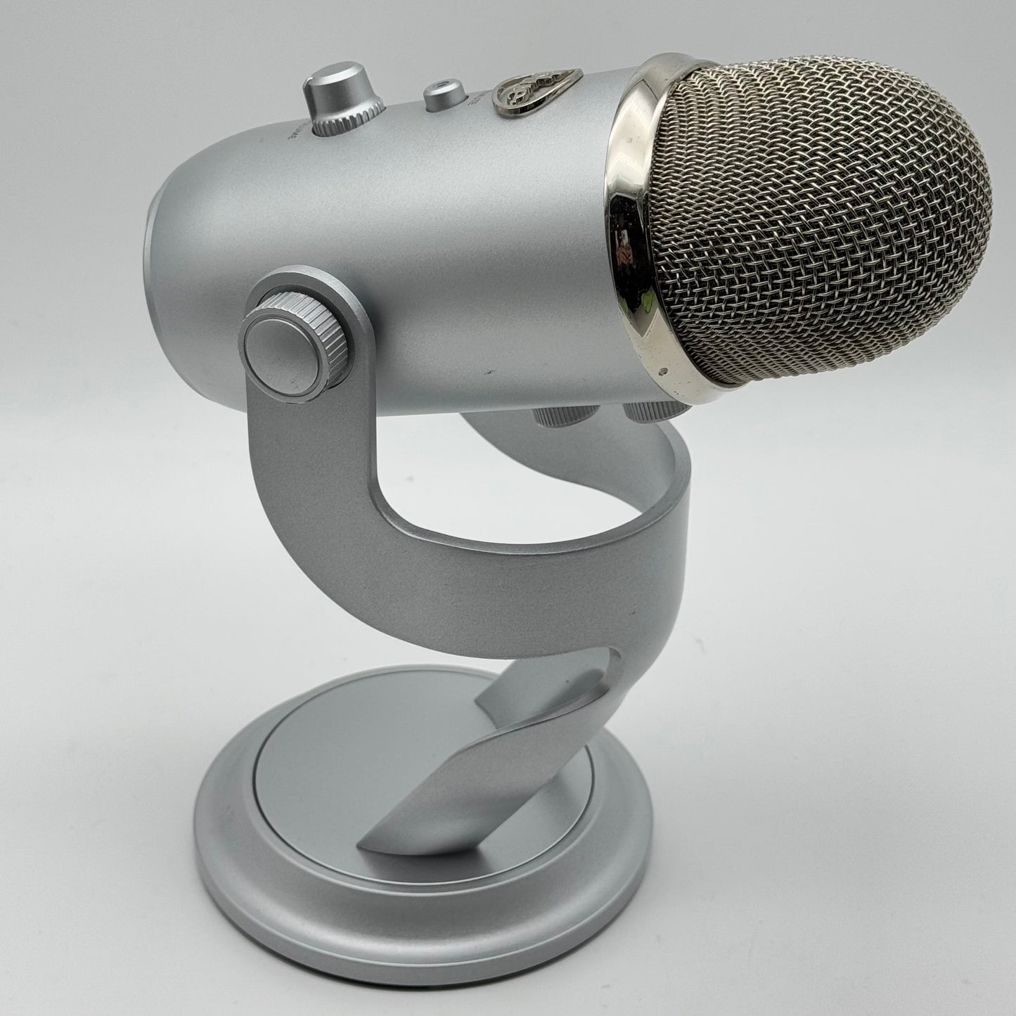 Logitech Blue Yeti Podcast Steaming USB Condenser Microphone A00132 888-000325