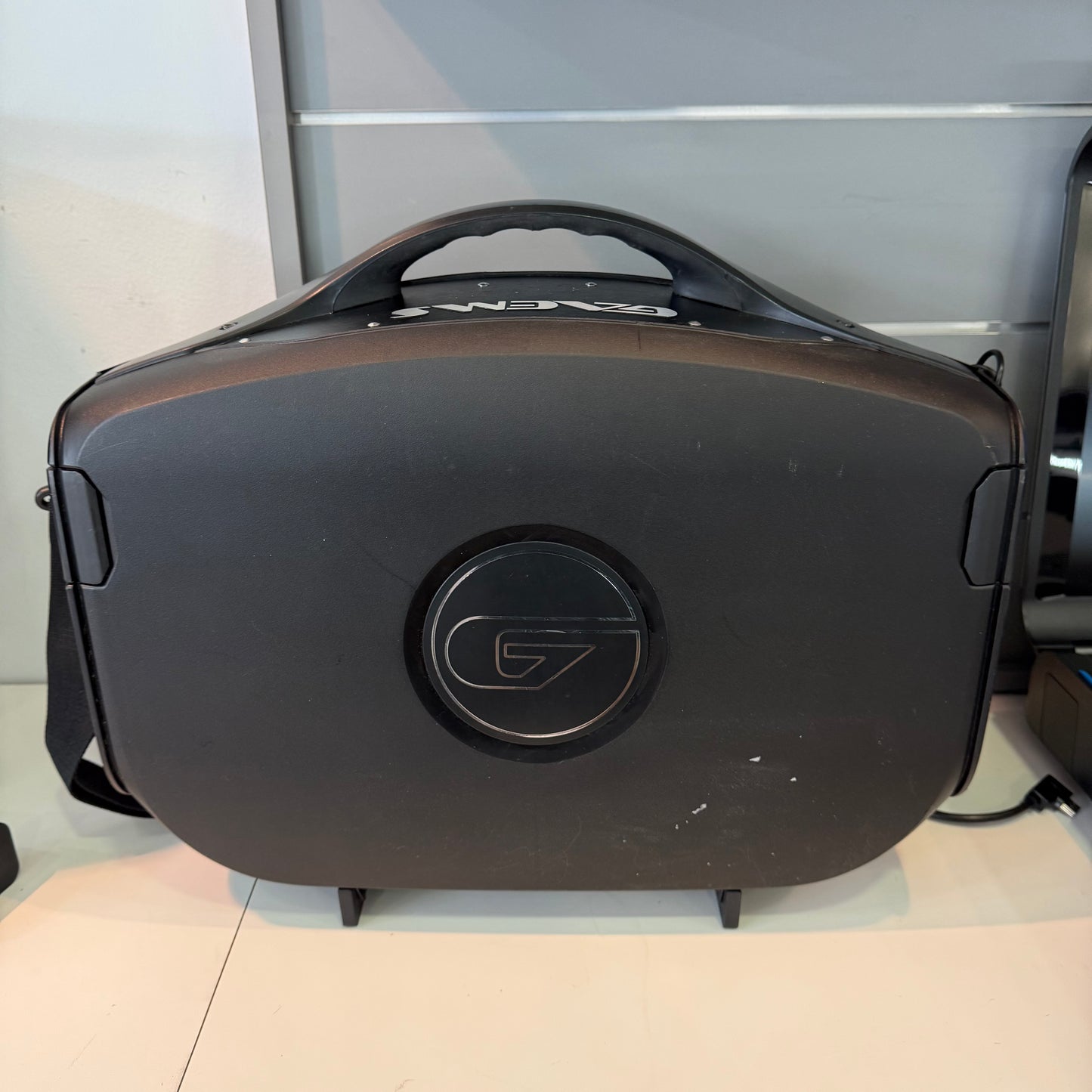 GAEMS Vanguard Personal Gaming Enviroment Portable Monitor G190