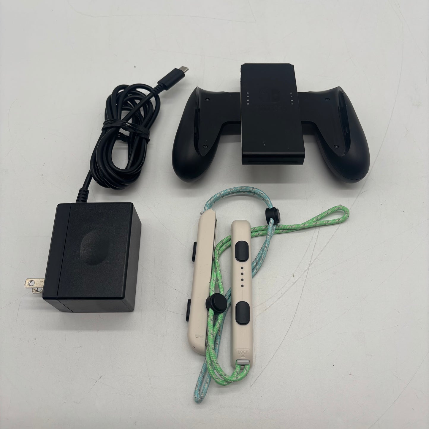 Nintendo Switch OLED Video Game Console HEG-001 Arctic White 64GB