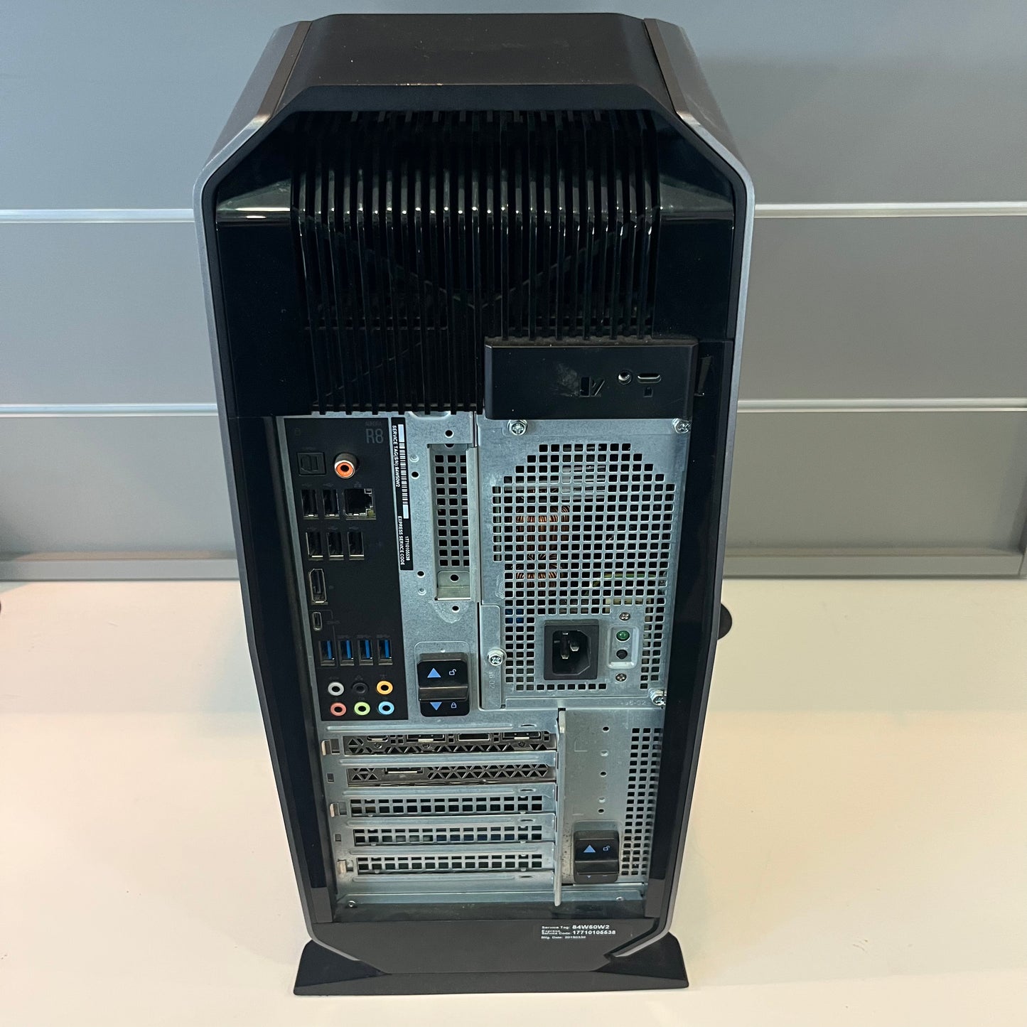Alienware Aurora R8 AWAUR8-7608SLV-PUS Core i7-8700 3.20GHz 16GB RAM 256GB SSD 2TB SSD GeForce RTX 2080