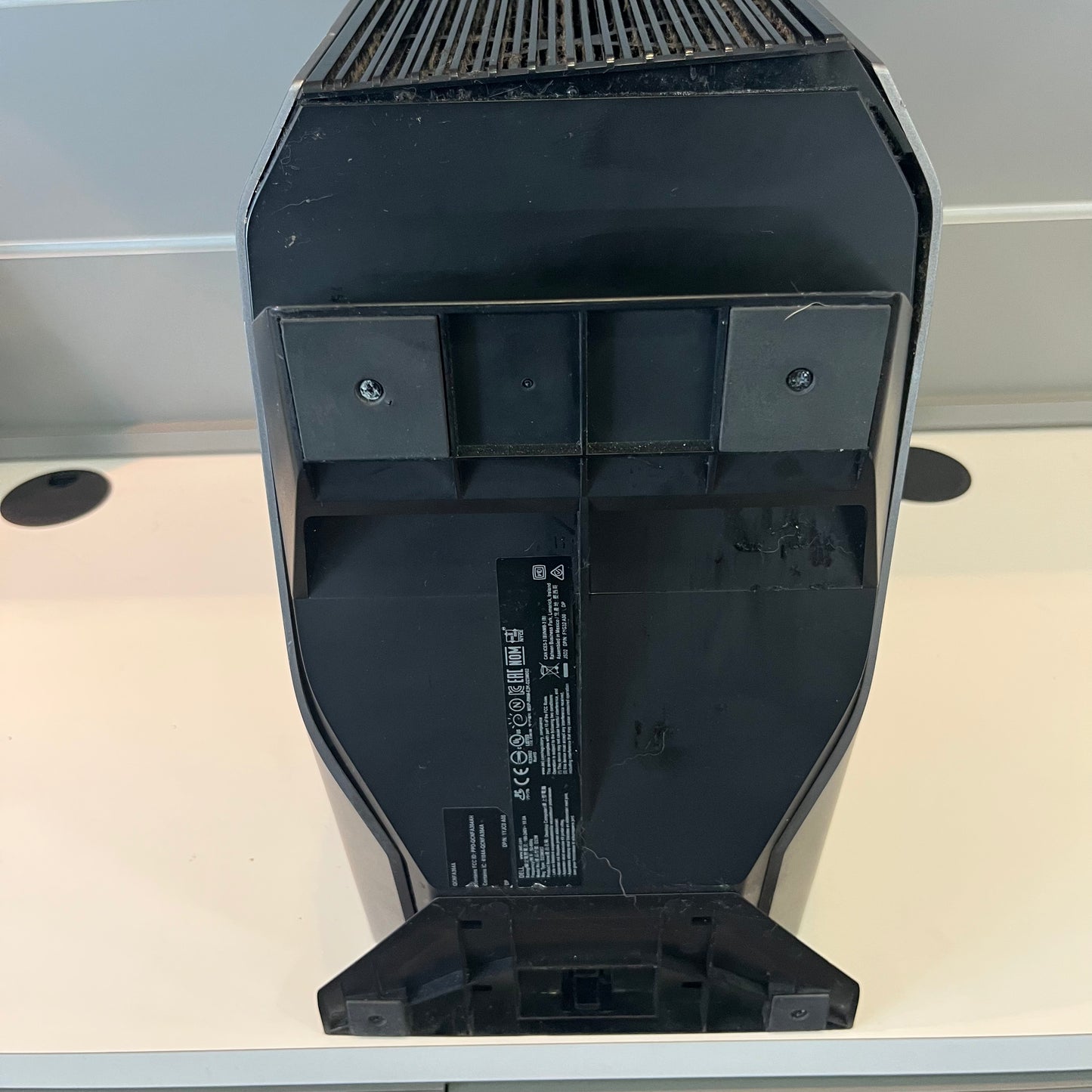 Alienware Aurora R8 AWAUR8-7608SLV-PUS Core i7-8700 3.20GHz 16GB RAM 256GB SSD 2TB SSD GeForce RTX 2080