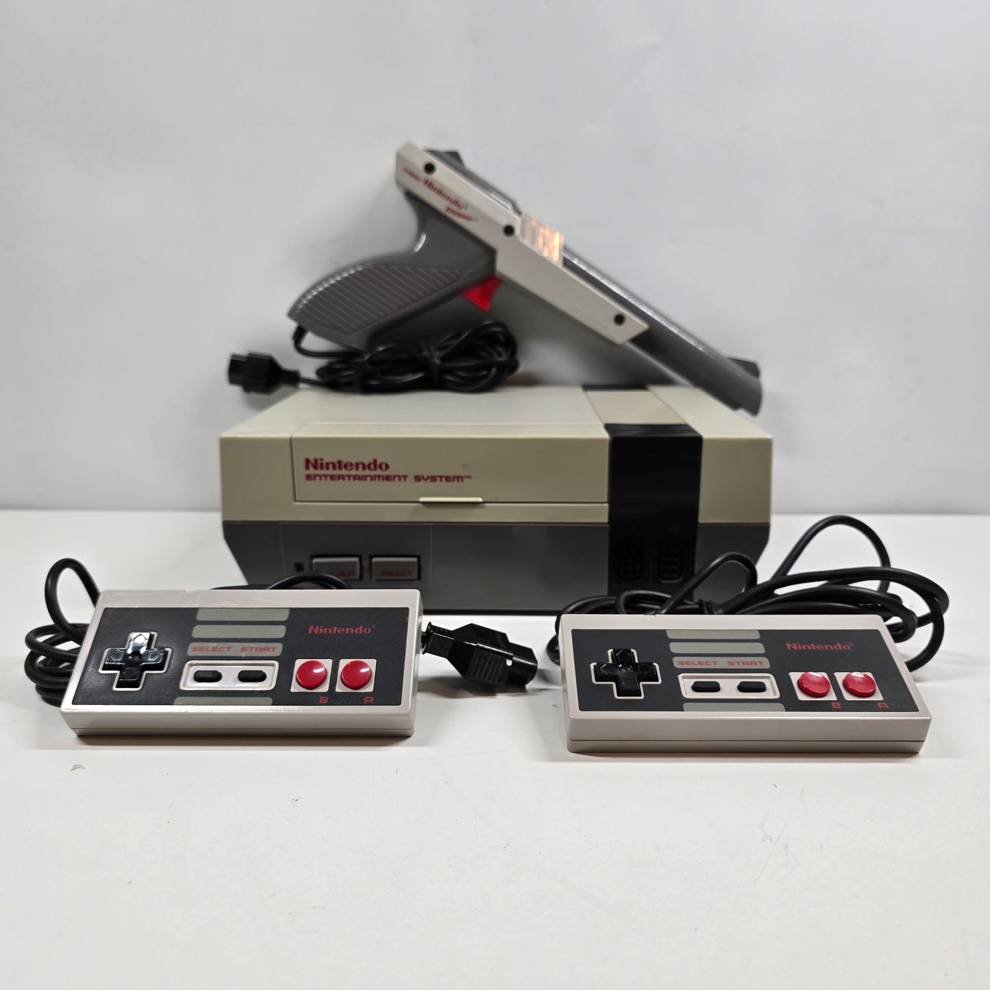 Nintendo Entertainment System NES Video Game Console NES-001 Gray