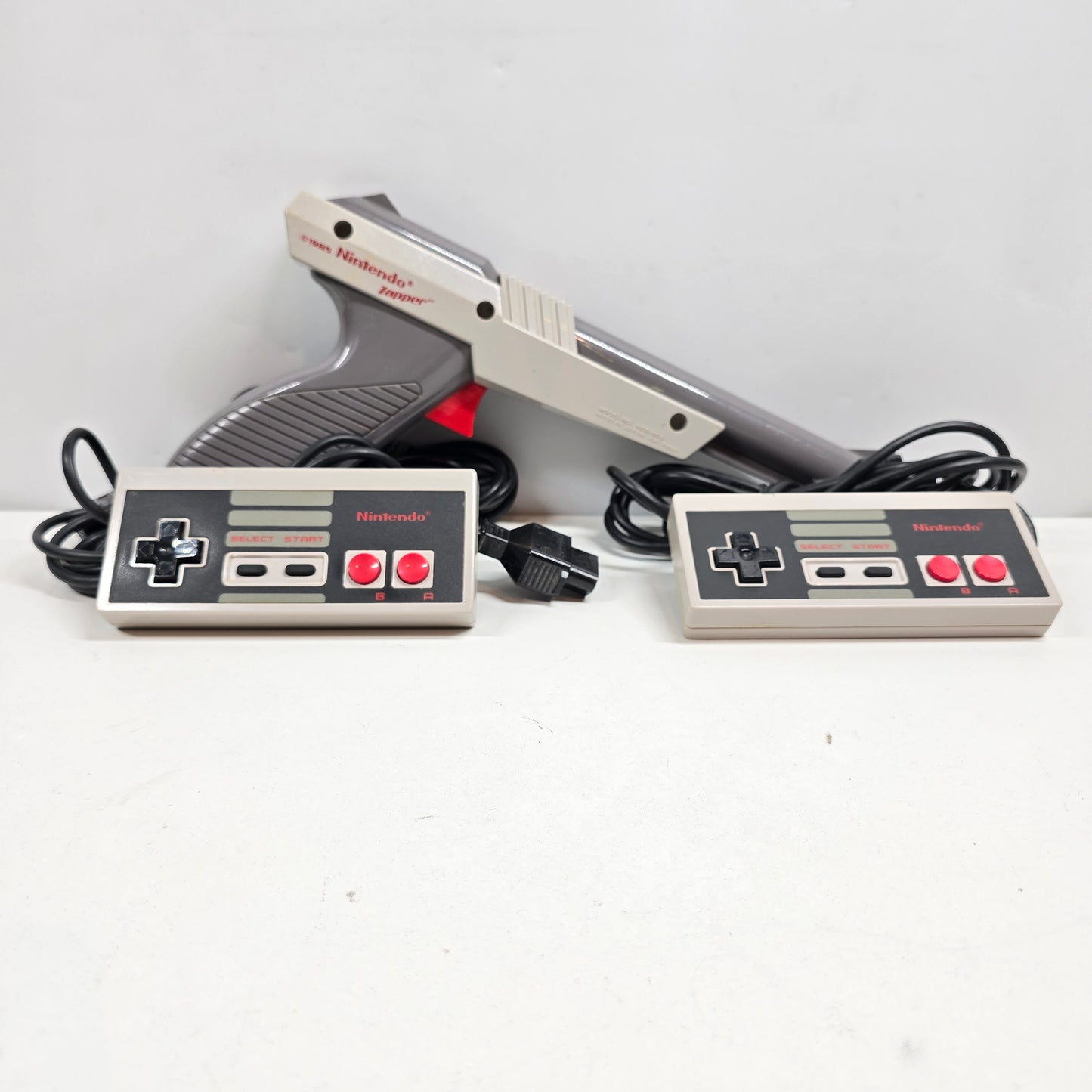 Nintendo Entertainment System NES Video Game Console NES-001 Gray